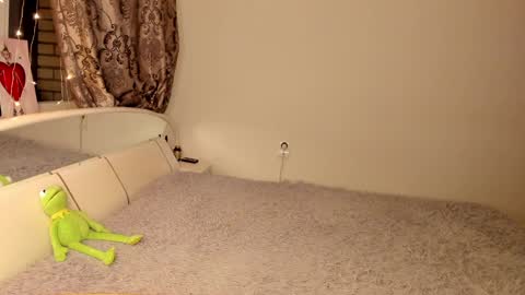 Snapshot of sweet_peach__ chatting on March 4, 8:16 pm kira online show from March 4, 8:16 pm