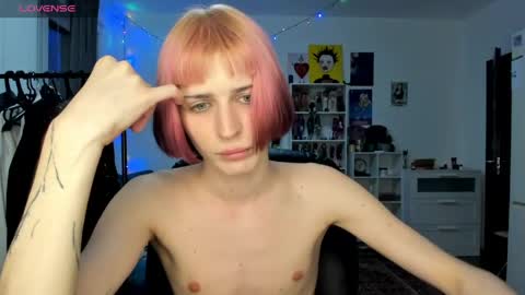 kira online show from April 15, 7:58 pm