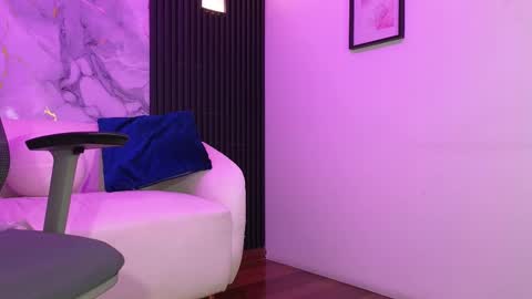 Snapshot of sweet_santii chatting on October 6, 7:18 pm Santiago online show from October 6, 7:18 pm