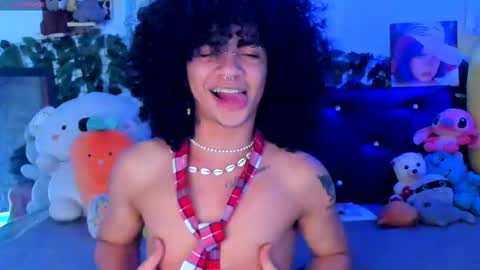 Steven independent model online show from March 8, 2:49 pm