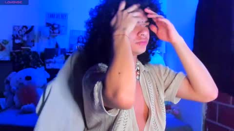 Steven independent model online show from March 7, 11:29 am