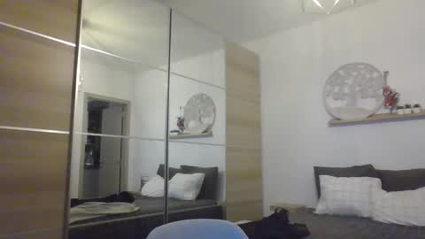 Snapshot of syl092 chatting on December 4, 4:27 pm syl092 online show from December 4, 4:27 pm