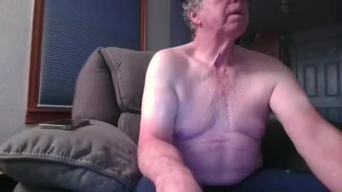 Snapshot of tacrunner66_ chatting on December 18, 1:05 am tacrunner66_ online show from December 18, 1:05 am