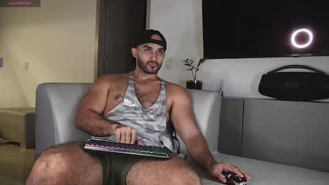 Snapshot of tarek_dan chatting on October 15, 11:23 pm Tarek online show from October 15, 11:23 pm
