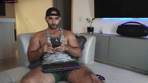 Snapshot of tarek_dan chatting on October 14, 9:22 pm Tarek online show from October 14, 9:22 pm
