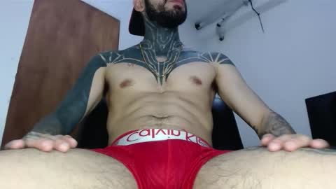 Snapshot of tatsexboy chatting on October 12, 10:31 am SeX-Boy online show from October 12, 10:31 am