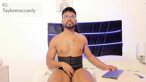 taylormaccurdy_ online show from November 24, 3:24 pm