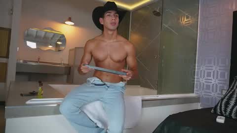 taylorsmiths_ online show from November 29, 2:57 am