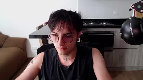 Teo independent model online show from April 14, 2:38 pm