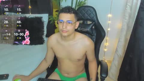 Snapshot of teddy_cowboy chatting on January 6, 11:52 pm Follow me on Twitter boys ryder and instagram teddyscoot 12 online show from January 6, 11:52 pm