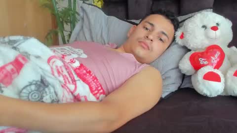 Snapshot of teddy_cowboy chatting on January 19, 12:28 pm Follow me on Twitter boys ryder and instagram teddyscoot 12 online show from January 19, 12:28 pm