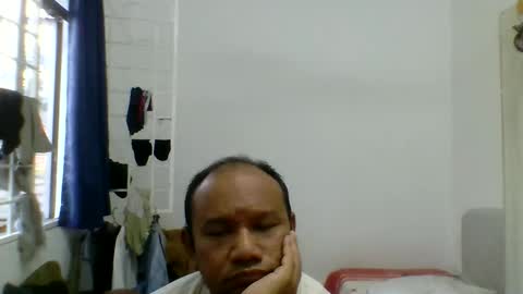 yours online show from April 29, 10:42 am