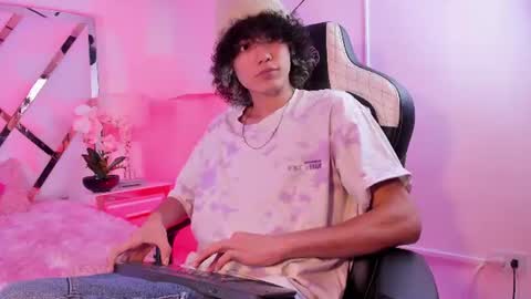 thanier_18 online show from July 12, 3:08 am
