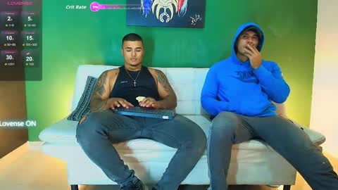 SCOTT  THEO  KAMERON  GENDERSON online show from November 7, 1:20 am