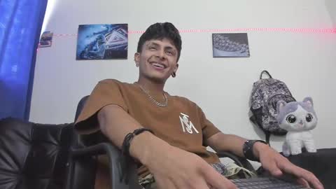 Snapshot of the_weed_guys chatting on December 13, 8:04 pm Danny online show from December 13, 8:04 pm