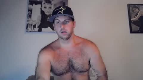Snapshot of theetwohander chatting on September 17, 2:01 am Theetwohander online show from September 17, 2:01 am
