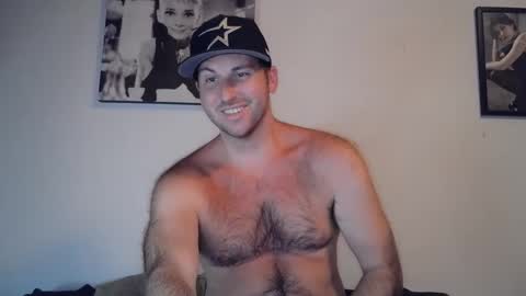 Snapshot of theetwohander chatting on September 18, 2:02 am Theetwohander online show from September 18, 2:02 am