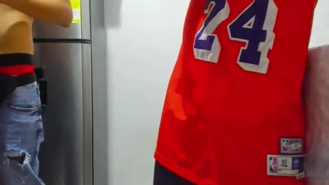 thehousedog online show from December 28, 12:04 am