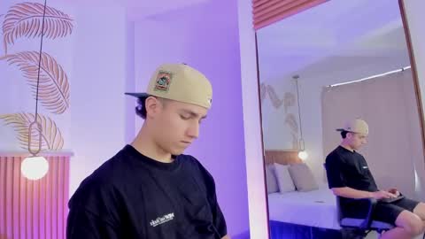  THEO- MATEO  online show from December 15, 1:32 pm