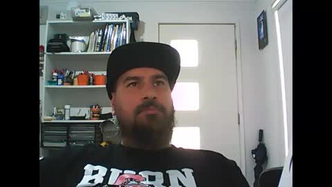 Snapshot of theozbeardguy chatting on February 25, 2:14 am aussiebeard online show from February 25, 2:14 am