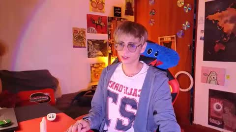 Matt independent model  online show from May 5, 8:31 pm