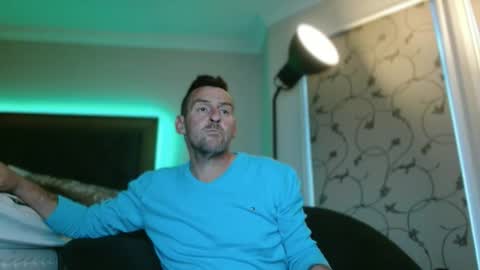 Snapshot of therealkurva4u chatting on October 17, 8:02 pm therealkurva4u online show from October 17, 8:02 pm