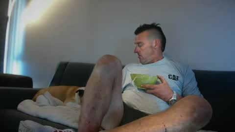 Snapshot of therealkurva4u chatting on January 2, 8:06 am therealkurva4u online show from January 2, 8:06 am