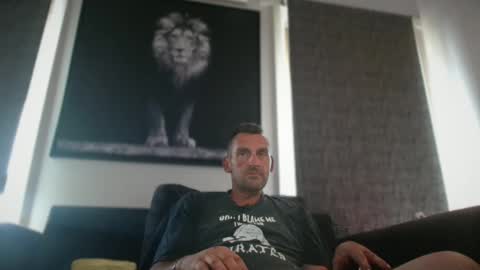 Snapshot of therealkurva4u chatting on January 20, 8:40 pm therealkurva4u online show from January 20, 8:40 pm