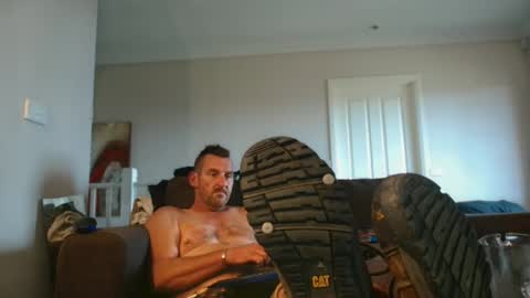 Snapshot of therealkurva4u chatting on December 22, 5:56 am therealkurva4u online show from December 22, 5:56 am