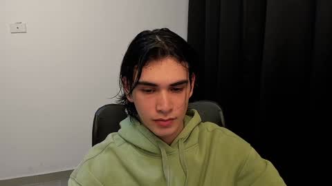 thiaan__ online show from February 1, 2:26 am