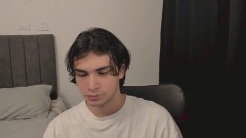 thiaan__ online show from December 17, 11:16 pm