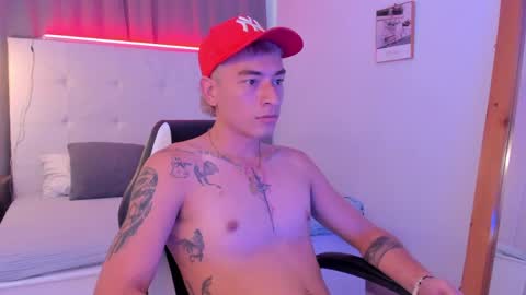 Thiago  online show from April 25, 1:41 pm