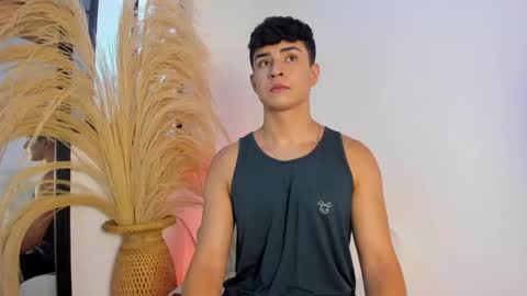 Thiago  online show from November 10, 6:24 pm