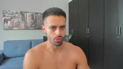 Snapshot of thiago_driussi chatting on October 5, 2:43 pm thiago_driussi online show from October 5, 2:43 pm
