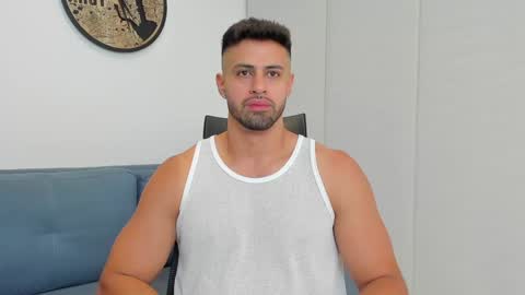 Snapshot of thiago_driussi chatting on December 13, 12:31 am thiago_driussi online show from December 13, 12:31 am
