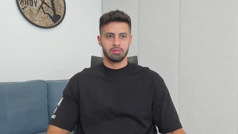 Snapshot of thiago_driussi chatting on December 22, 1:23 am thiago_driussi online show from December 22, 1:23 am