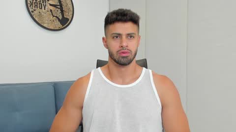 Snapshot of thiago_driussi chatting on December 20, 2:41 am thiago_driussi online show from December 20, 2:41 am