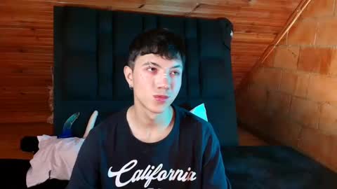 Snapshot of thiago_n_sam chatting on October 16, 5:43 pm thiago_n_sam online show from October 16, 5:43 pm