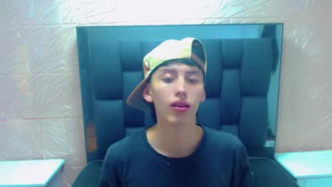 thiago_twink38 online show from February 22, 7:54 am