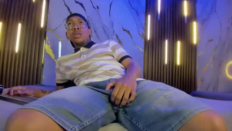 ThiagoBerry online show from February 18, 11:30 am