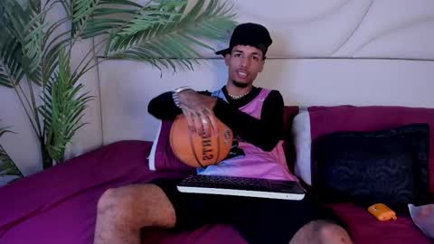 ThiagoFerreti online show from November 11, 8:25 pm