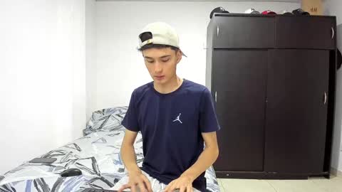 Snapshot of thiagowells_ chatting on December 26, 12:46 am Thiago Wells online show from December 26, 12:46 am