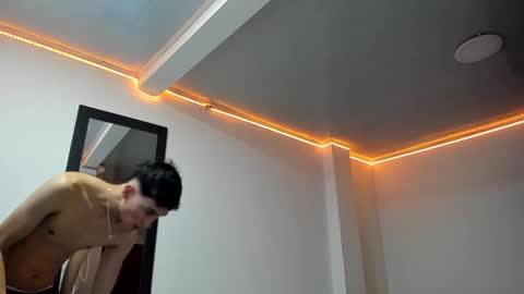 Snapshot of thiagowells_ chatting on December 7, 4:58 pm Thiago Wells online show from December 7, 4:58 pm