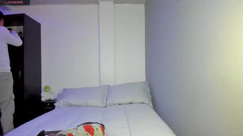 Snapshot of thiagowells_ chatting on October 8, 7:51 pm Thiago Wells online show from October 8, 7:51 pm