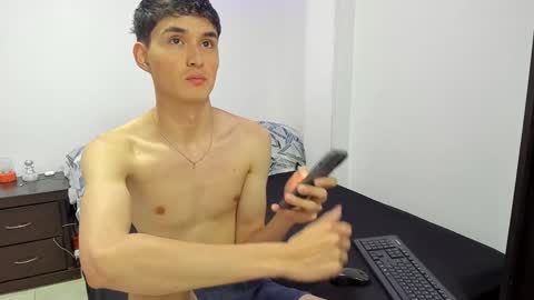 Snapshot of thiagowells_ chatting on February 8, 11:35 pm Thiago Wells online show from February 8, 11:35 pm