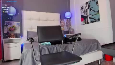 thiagoxbig online show from December 13, 7:26 am