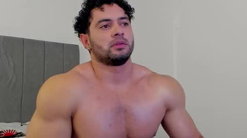 Snapshot of thomas_brandon chatting on September 29, 2:32 am Thomas Brandon online show from September 29, 2:32 am