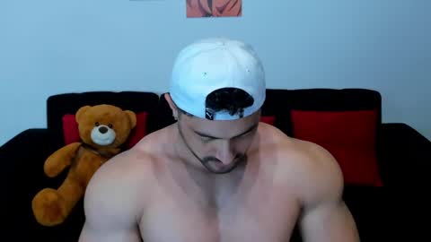 Snapshot of thomas_brandon chatting on March 1, 5:09 am Thomas Brandon online show from March 1, 5:09 am