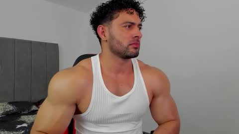 Snapshot of thomas_brandon chatting on September 16, 4:35 am Thomas Brandon online show from September 16, 4:35 am