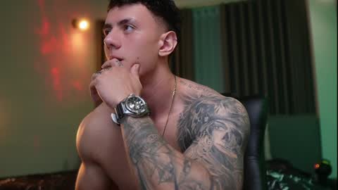 Thomas Falcon online show from December 7, 2:31 am